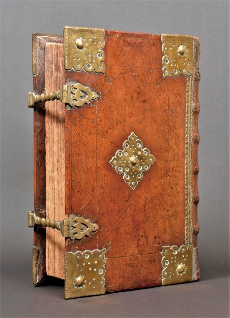 Dutch New Testament printed circa 1660 in Leyden ornate leather and brass binding